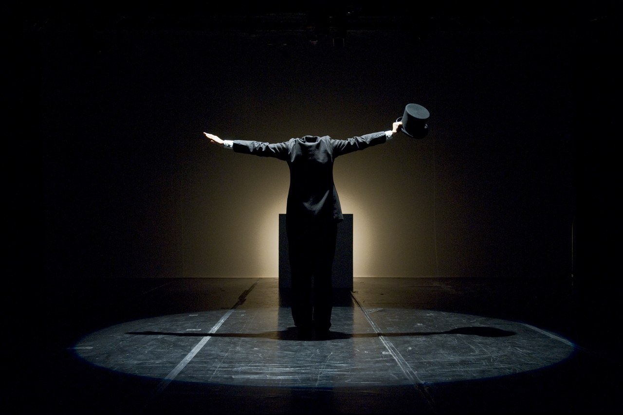 gruppo nanou, Motel - Seconda Stanza, 2011, fotografia di Laura Arlotti gruppo nanou, Motel - Seconda Stanza, 2011, fotografia di Laura Arlotti