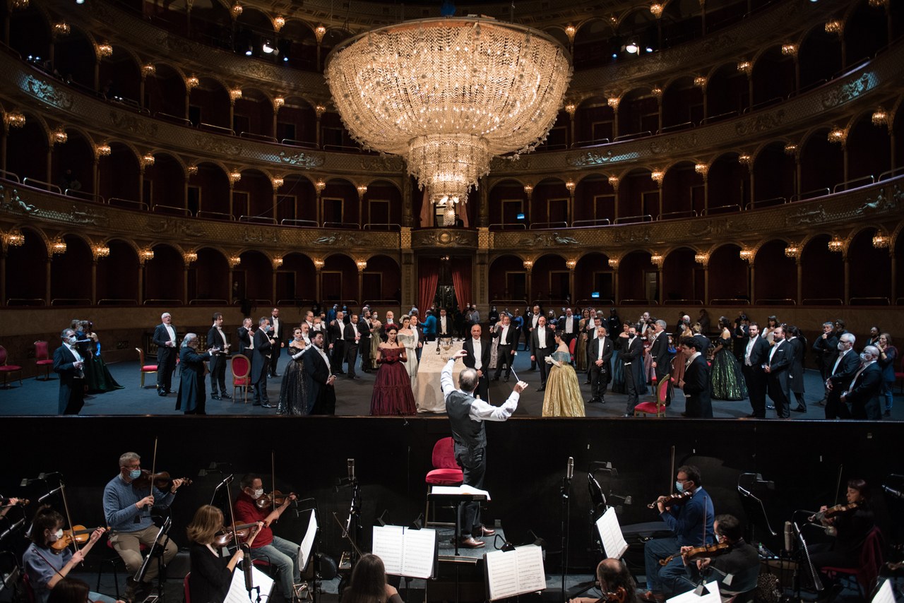 La traviata, regia e scene di Mario Martone, © Fabrizio Sansoni, Teatro dell’Opera di Roma, 2021 La traviata, regia e scene di Mario Martone, © Fabrizio Sansoni, Teatro dell’Opera di Roma, 2021