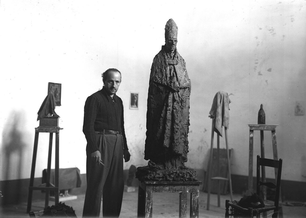 Manzù nell’atelier di via Mateotti, Clusone 1943; Archivio fotografico Cristilli, Museo Arte Tempo Clusone Manzù nell’atelier di via Mateotti, Clusone 1943; Archivio fotografico Cristilli, Museo Arte Tempo Clusone