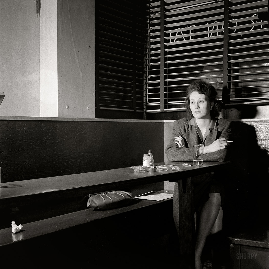 Esther Bubley, Girl sitting alone in the Sea Grill, Washington, 1943 Esther Bubley, Girl sitting alone in the Sea Grill, Washington, 1943