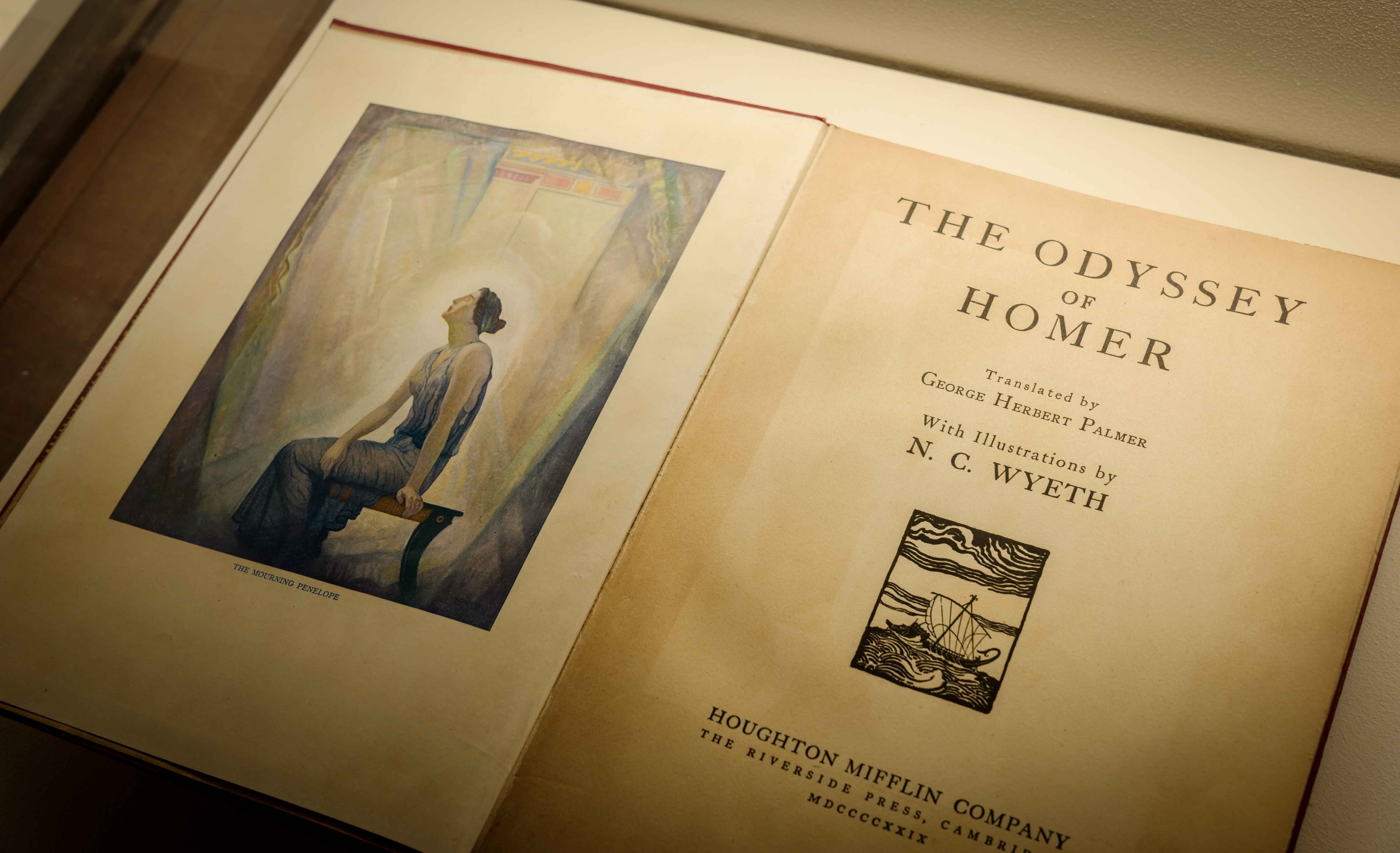 Fig. 2 Allestimento della mostra Penelope, a cura di Alessandra Sarchi e Claudio Franzoni (Roma, Parco archeologico del Colosseo, 19 settembre 2024-19 gennaio 2025). Foto di &copy;Studio Zabalik &copy;Electa
