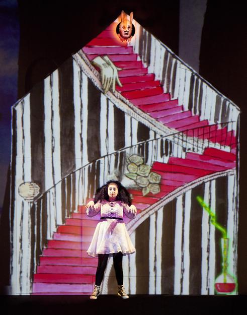 Alice (Elena Russo Arman) e il Coniglio Bianco (Matteo De Mojana), Alice Underground, Elfo Puccini, Milano. Alice (Elena Russo Arman) e il Coniglio Bianco (Matteo De Mojana), Alice Underground, Elfo Puccini, Milano.