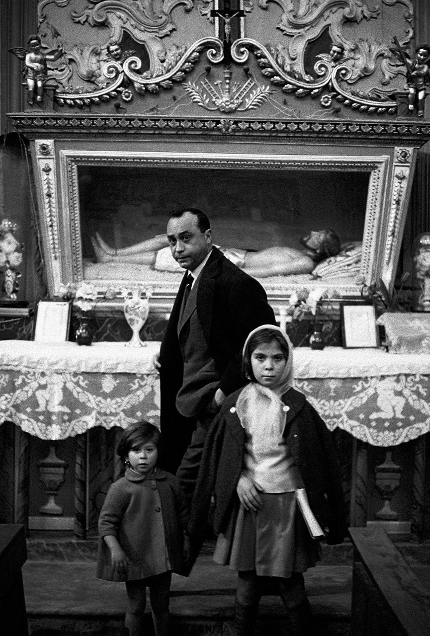Leonardo Sciascia, Racalmuto, 1964 © Ferdinando Scianna Leonardo Sciascia, Racalmuto, 1964 © Ferdinando Scianna