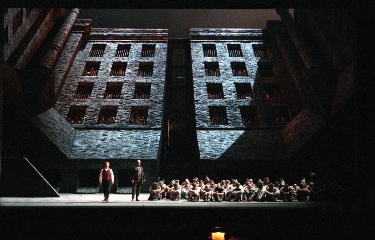 Fidelio, regia di Werner Herzog, 1999. Foto Tamoni © Teatro alla Scala di Milano Fidelio, regia di Werner Herzog, 1999. Foto Tamoni © Teatro alla Scala di Milano