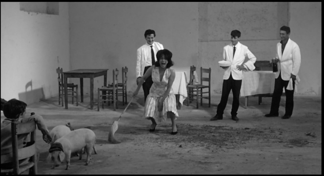 Fotogramma tratto dal film Mamma Roma (1962) di Pier Paolo Pasolini
