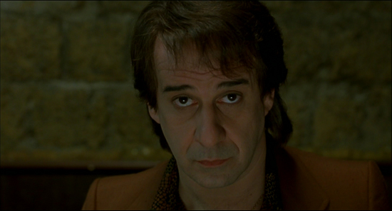 Toni
Servillo nel film L’uomo in più di Paolo Sorrentino, 2001