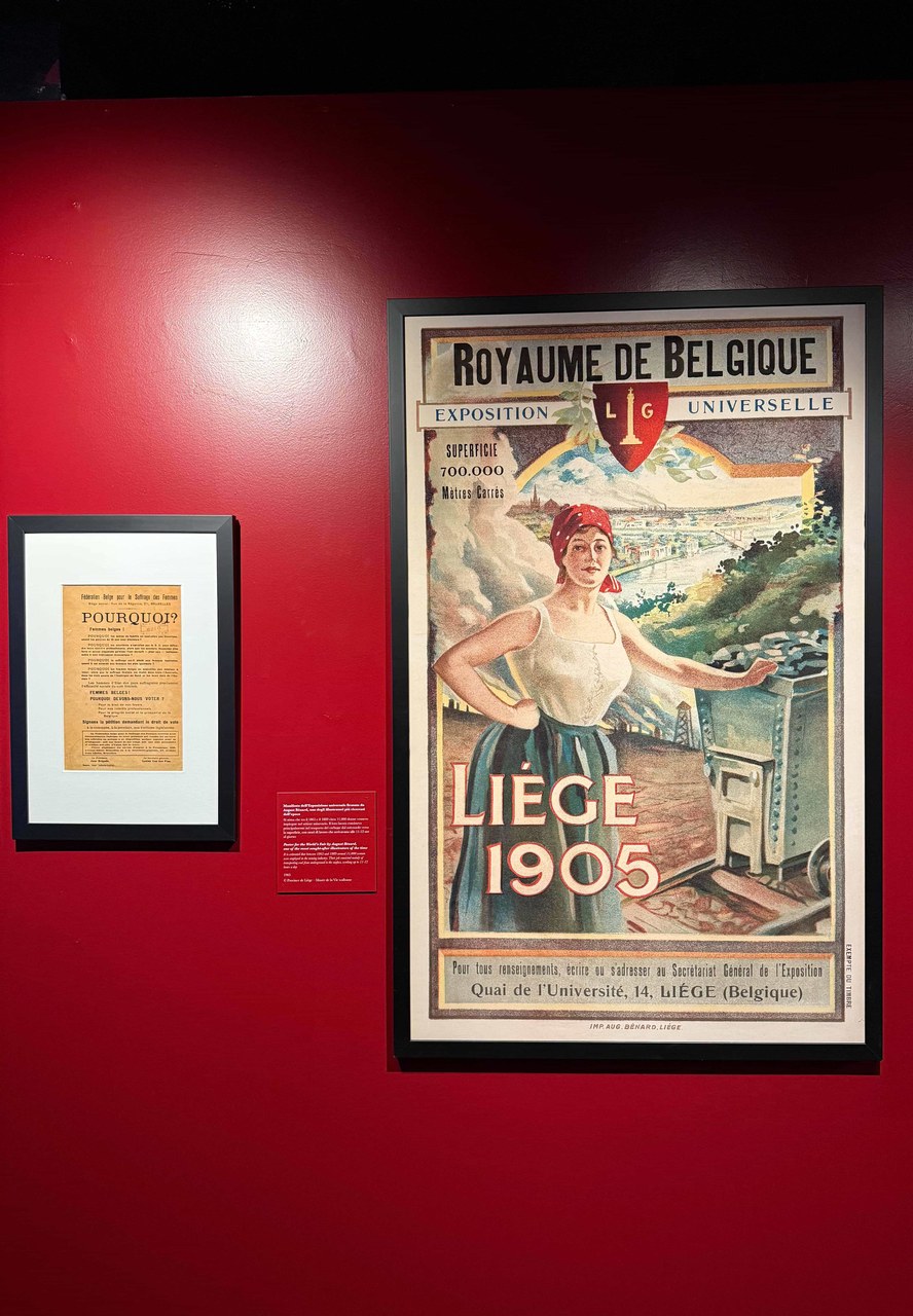 Uno scatto della mostra Georges Simenon. Otto viaggi di un romanziere, a cura di Gian Luca Farinelli e John Simenon (Bologna, 10 aprile 2025-8 febbraio 2026)