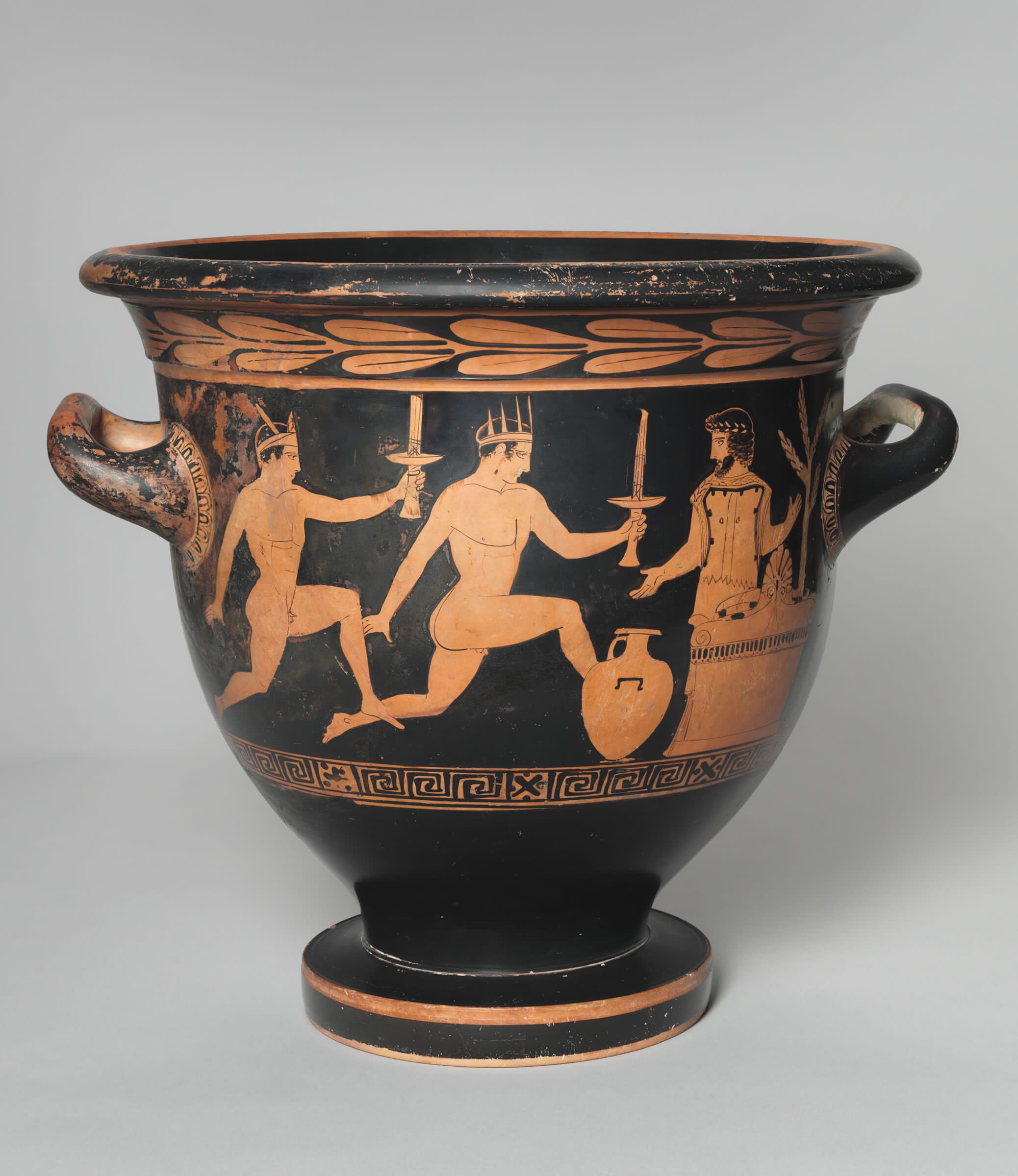 Pittore di Peleo, Cratere a campana attico a figure rosse raffigurante una gara di fiaccole, 430-420 a.C. Credito fotografico: Harvard Art Museums/Arthur M. Sackler Museum, Bequest of David M. Robinson, Photo ©President and Fellows of Harvard College, 1960.344 https://harvardartmuseums.org/collections/object/288090 Pittore di Peleo, Cratere a campana attico a figure rosse raffigurante una gara di fiaccole, 430-420 a.C. Credito fotografico: Harvard Art Museums/Arthur M. Sackler Museum, Bequest of David M. Robinson, Photo ©President and Fellows of Harvard College, 1960.344 https://harvardartmuseums.org/collections/object/288090