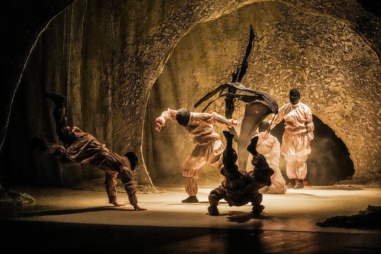 Le Sacre du Printemps (2023) di Dewey Dell. © Eros Brancaleon