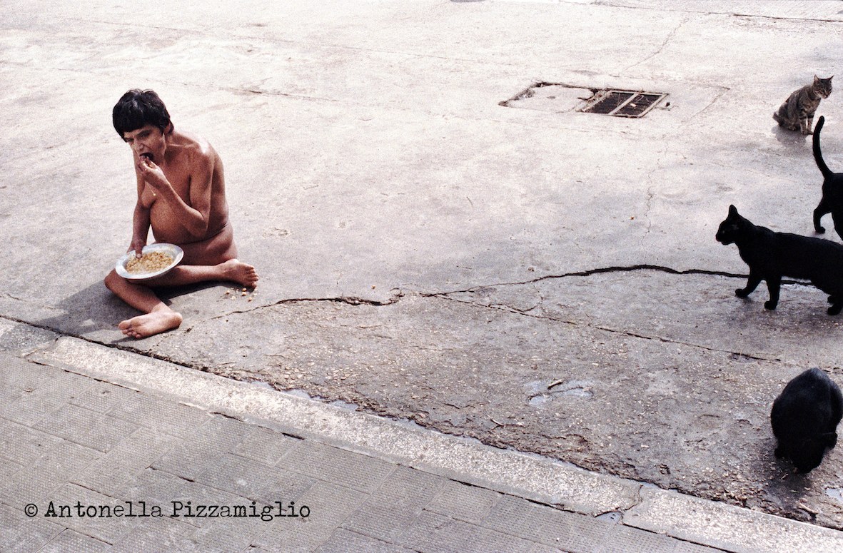  © Antonella Pizzamiglio, Leros. Il mio viaggio, 1989. Le condizioni dei malati che generarono uno scandalo internazionale