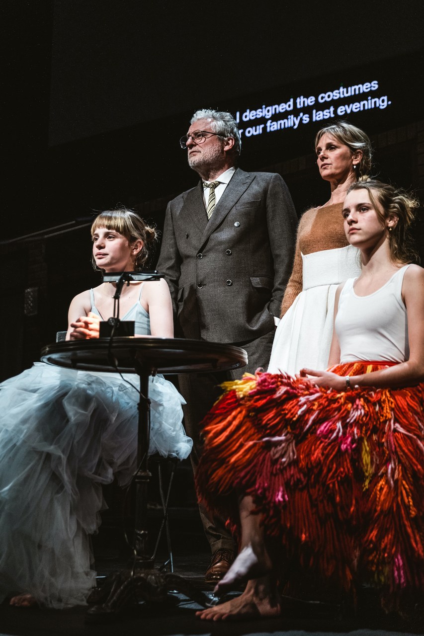 Familie, directed by Milo Rau, 2020 Ph. Michiel Devijver Familie, directed by Milo Rau, 2020 Ph. Michiel Devijver