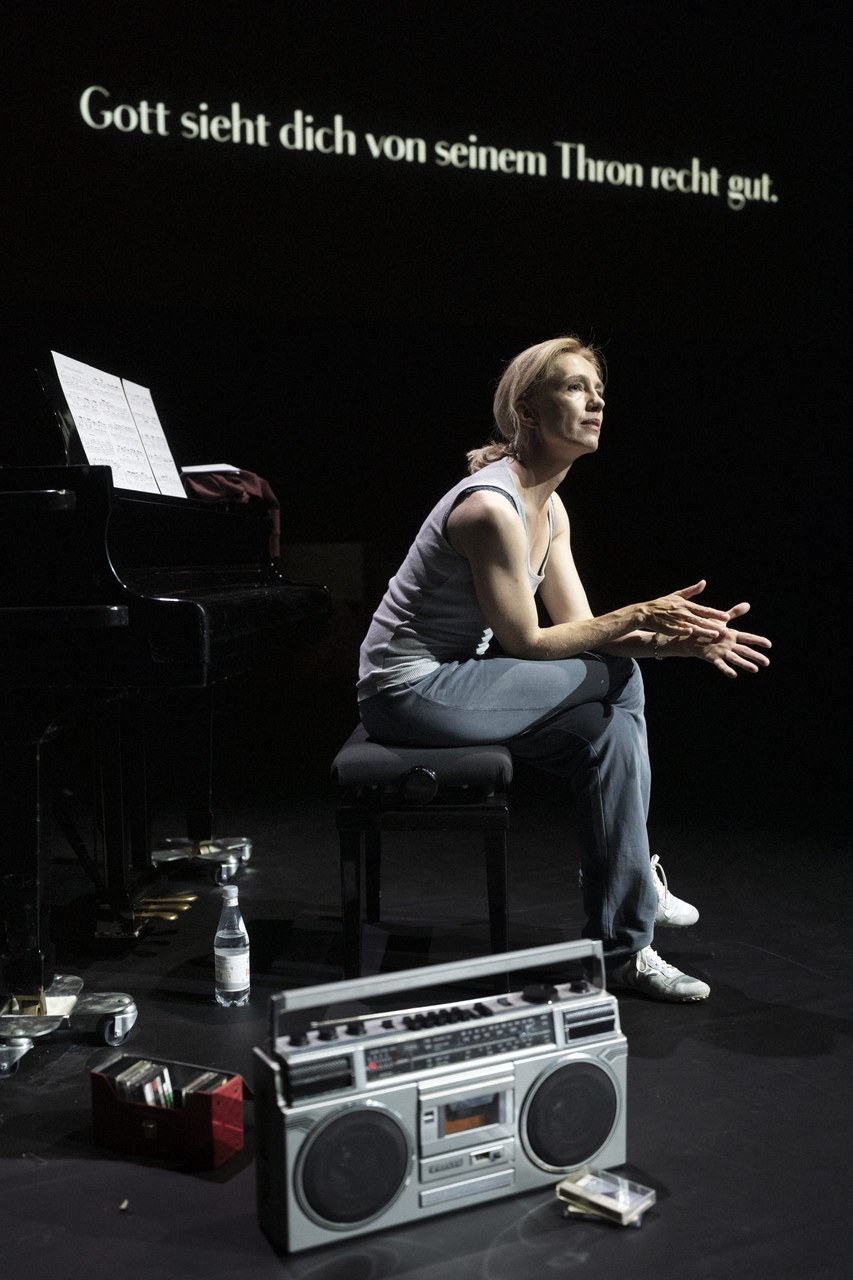 Everywoman, directed by Milo Rau, 2021. Ph: Armin Smailovic Everywoman, directed by Milo Rau, 2021. Ph: Armin Smailovic