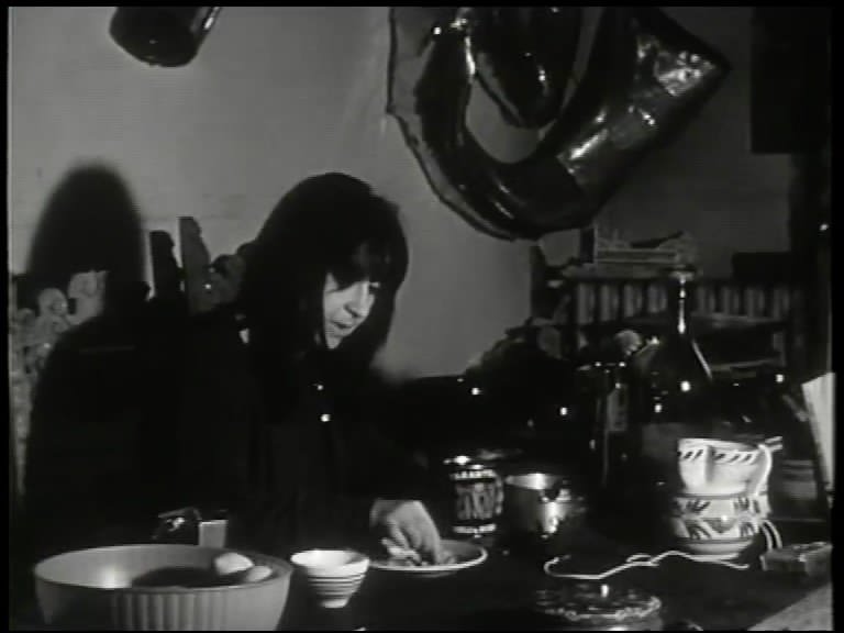 Marisa Merz, fotogramma dal film La conta, 1967. Courtesy: Fondazione Merz, Torino Marisa Merz, fotogramma dal film La conta, 1967. Courtesy: Fondazione Merz, Torino