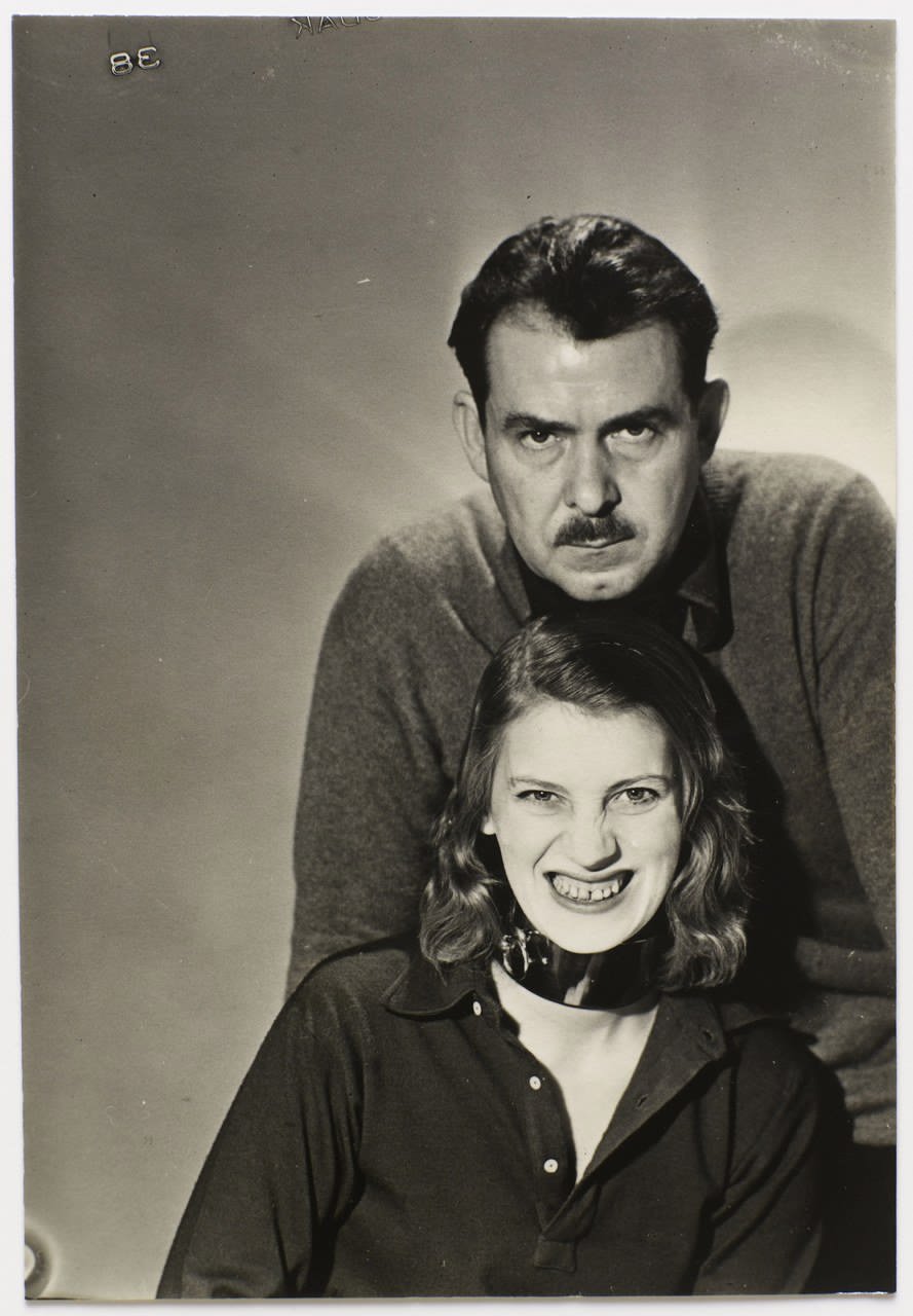 Man Ray, Lee Miller au collier, 1930 ca, stampa su carta alla gelatina d’argento, 8,5 x 5,5 cm, Musée National d’Art Moderne, Paris. © Man Ray Trust / Adagp; credit photographique © Georges Meguerditchian – Centre Pompidou Man Ray, Lee Miller au collier, 1930 ca, stampa su carta alla gelatina d’argento, 8,5 x 5,5 cm, Musée National d’Art Moderne, Paris. © Man Ray Trust / Adagp; credit photographique © Georges Meguerditchian – Centre Pompidou
