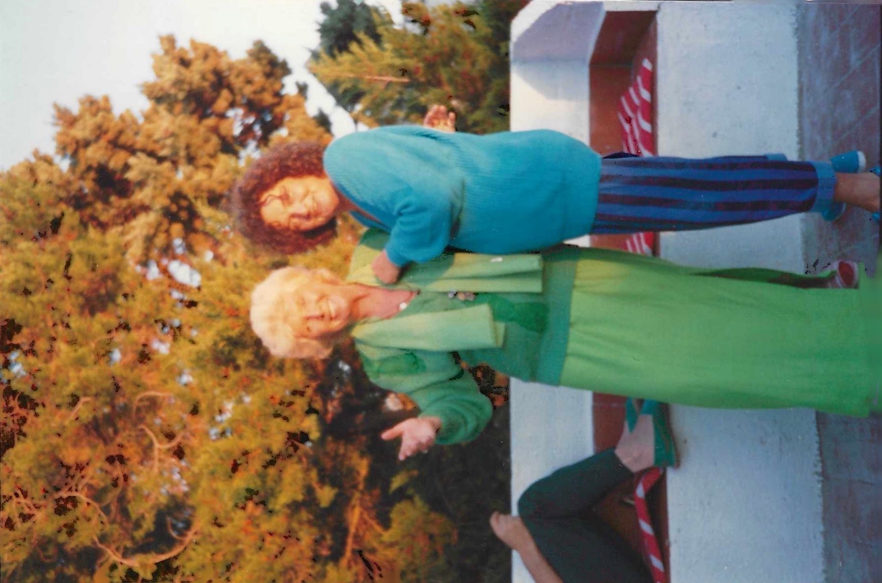 Una fotografia di Elsa de’ Giorgi e Maria Grazia Rombaldi (agosto 1990, San Felice Circeo). Per gentile concessione di Roberto Deidier