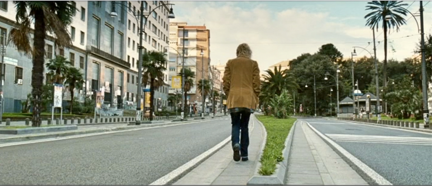  Napoli deserta. Screenshot da terzi, Lo spazio bianco (2009), di Francesca Comencini.