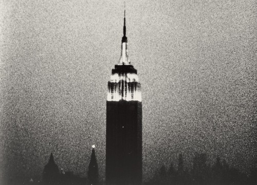  Fotogramma da A. Warhol, Empire (1964)
