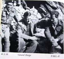 Fotografia scattata a Creta sulle pendici del monte Ida dopo il rapimento del generale nazista Kreipe. Da sinistra: Patrick Leigh Fermor in uniforme della SOE, il generale Kreipe appena rapito dai commando inglesi e il tenente William Stanley Moss, autore di un libro di memorie I’ll Met By Moonlight, (New York 1950) che fa da testimonianza in prima persona degli eventi. © Stanley Moss Fotografia scattata a Creta sulle pendici del monte Ida dopo il rapimento del generale nazista Kreipe. Da sinistra: Patrick Leigh Fermor in uniforme della SOE, il generale Kreipe appena rapito dai commando inglesi e il tenente William Stanley Moss, autore di un libro di memorie I’ll Met By Moonlight, (New York 1950) che fa da testimonianza in prima persona degli eventi. © Stanley Moss