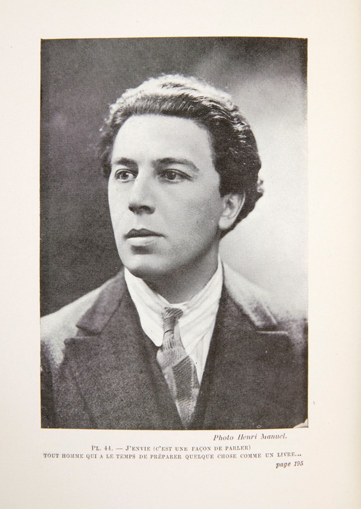 A. Breton, Ritratto con didascalia, «J’envie (c’est une façon de parler) tout homme qui a le temps de préparer quelque chose comme un livre…”», Nadja, 1928, p. 195