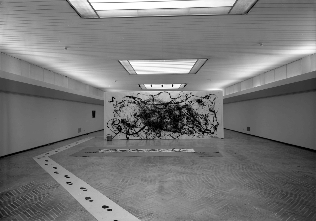 Veduta dell’esposizione Giappone all’avanguardia: il gruppo Gutai negli anni Cinquanta, Galleria Nazionale d’Arte Moderna, Roma 1990. Courtesy Galleria Nazionale d’Arte Moderna