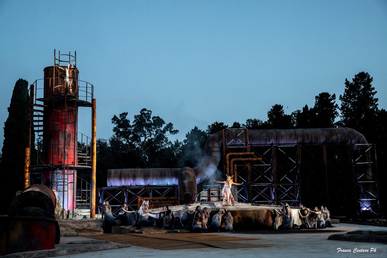  Leo Muscato, Prometeo Incatenato, 2023. Foto di Franca Centaro. AFI Archivio Fondazione INDA Siracusa