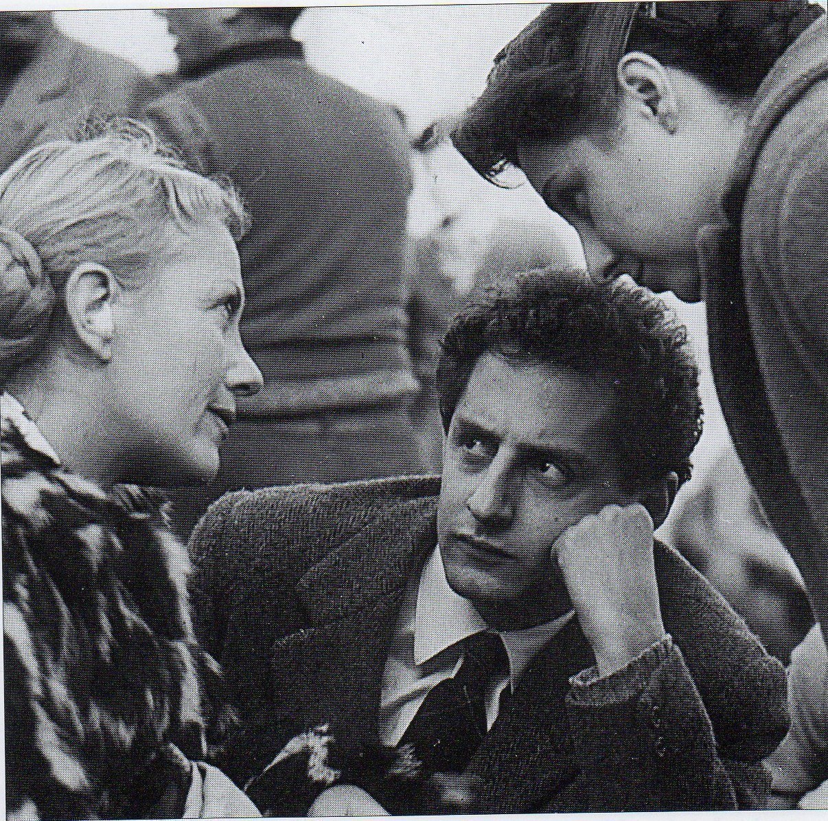 Isa Miranda, Francesco Maselli e Goliarda Sapienza sul set de Gli sbandati (1955) © Archivio Sapienza Pellegrino