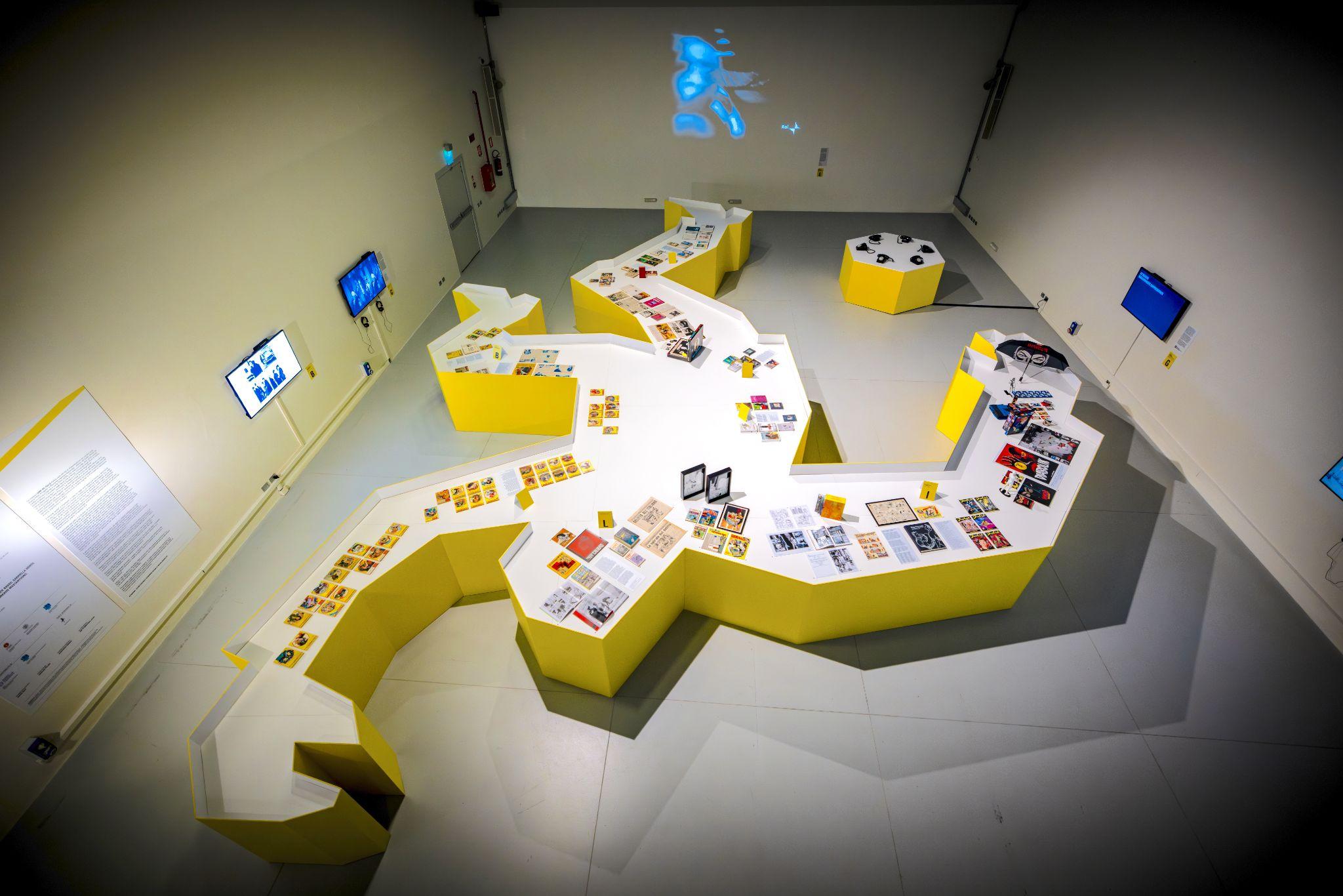 Un’immagine della mostra I sensi del giallo. Il corpo (del reato) tra inganno ed evidenza, a cura di Luisella Farinotti, Annalisa Pellino e Davide Rapp (Milano, Università IULM, 14 marzo-10 aprile 2025) ©Ufficio Comunicazione, Università IULM, Milano