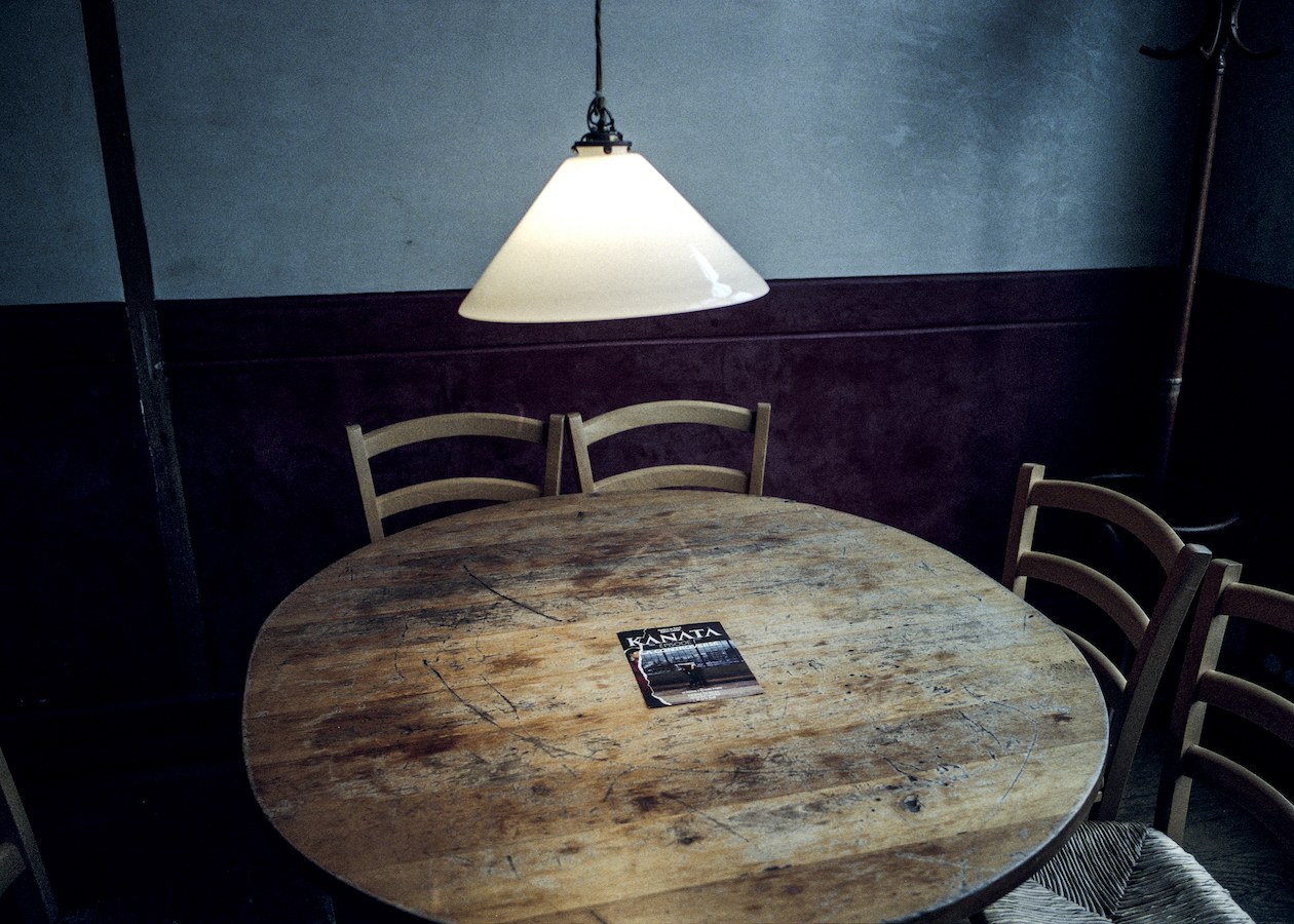 La Cartoucherie ospita Kanata: la sala d’attesa del pubblico. Ph. Marzio Villa La Cartoucherie ospita Kanata: la sala d’attesa del pubblico. Ph. Marzio Villa
