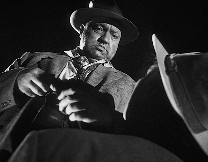 Un fotogramma da L’infernale Quinlan (1958) di Orson Welles – screenshot da terzi Un fotogramma da L’infernale Quinlan (1958) di Orson Welles – screenshot da terzi