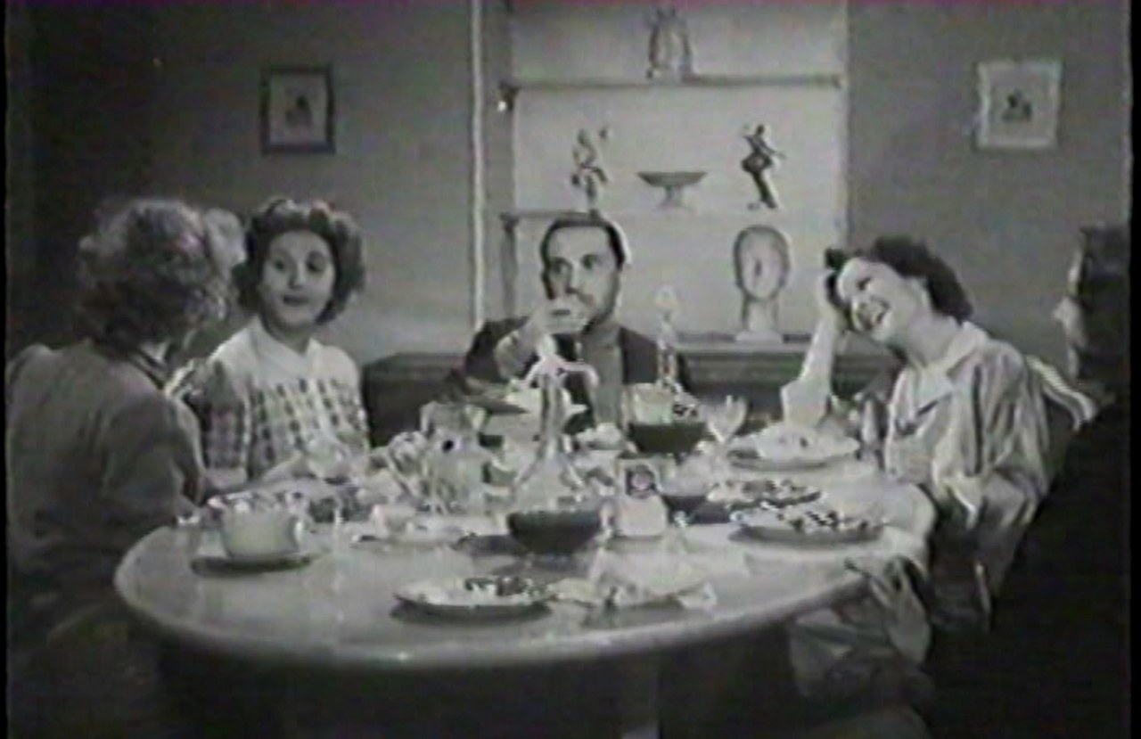 <p>Fig. 8: Screenshot da terzi del film<em> 4 ragazze sognano</em> (di Guglielmo Giannini, 1943)</p>