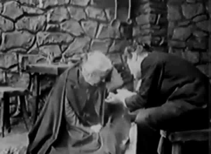  Eleonora Duse e Febo Mari nel film Cenere, 1916. Screenshot da terzi.