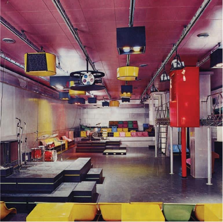 Foto. Interno del Piper, Torino 1966. Fotografia Renato Rinaldi. Courtesy Graziella Gay e Pietro Derossi Foto. Interno del Piper, Torino 1966. Fotografia Renato Rinaldi. Courtesy Graziella Gay e Pietro Derossi