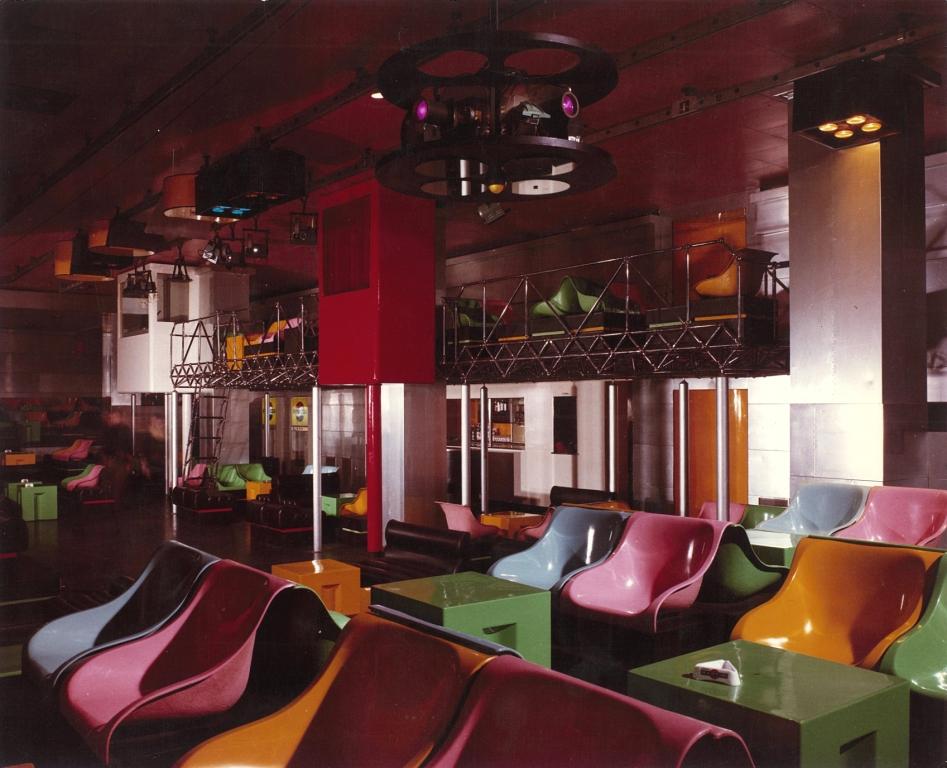 Piper, Torino, 1966. Sala centrale con scultura mobile di Bruno Munari. Courtesy Graziella Gay e Pietro Derossi Piper, Torino, 1966. Sala centrale con scultura mobile di Bruno Munari. Courtesy Graziella Gay e Pietro Derossi