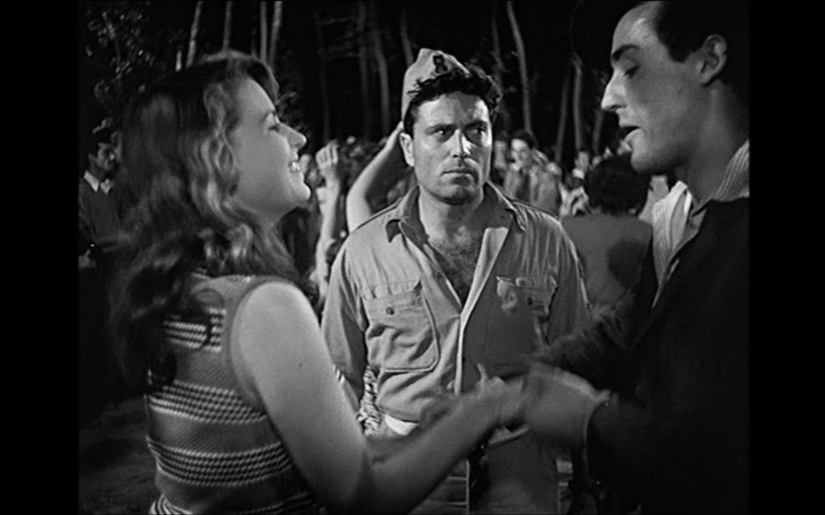 Silvana Mangano, Raf Vallone e Vittorio Gasmann in Riso amaro (1949) di Giuseppe De Santis. Screenshot da terzi