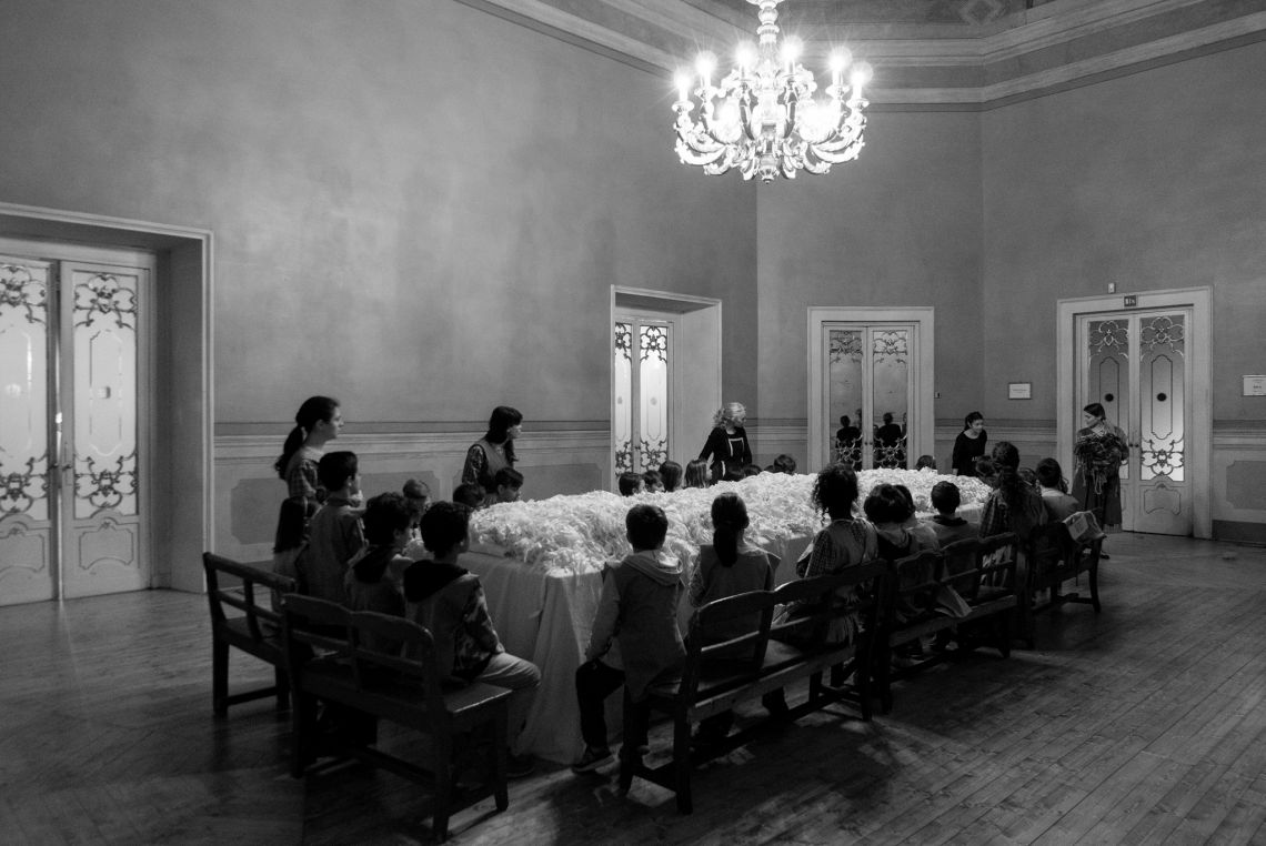 La terra dei lombrichi. Una tragedia per bambini, da Alcesti di Euripide, foto di ©Nicolò Gialain La terra dei lombrichi. Una tragedia per bambini, da Alcesti di Euripide, foto di ©Nicolò Gialain
