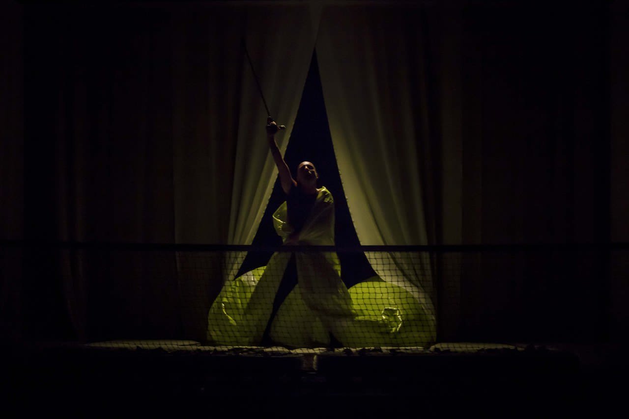 In exitu, adattamento, interpretazione e regia di Roberto Latini, Napoli Teatro Festival 2019. © Ivan Nocera In exitu, adattamento, interpretazione e regia di Roberto Latini, Napoli Teatro Festival 2019. © Ivan Nocera