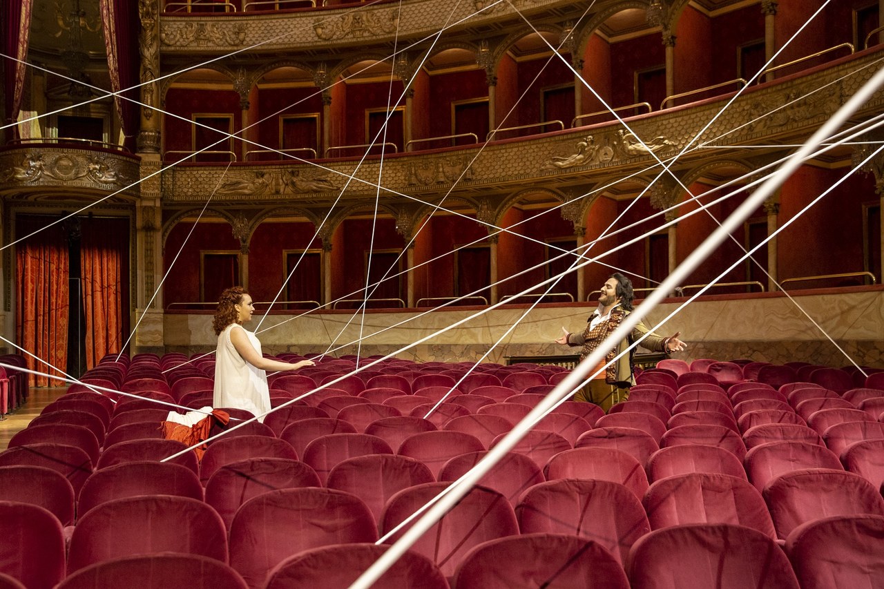 Il barbiere di Siviglia, regia e installazione di Mario Martone, © Yasuko Kageyama, Teatro dell’Opera di Roma, 2021