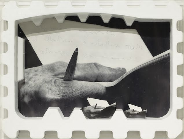 Tomaso Binga, Omaggio a Ungaretti, polistirolo, collage e plexiglass, 50,5 x 66,6 x 9,2 cm, 1973. Courtesy Tomaso Binga e Galleria Erica Ravenna – Collezione privata, Roma