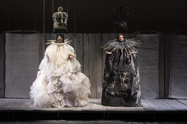 Foto di Lorenzo Palmieri, Sposalizio, 2022, dal sito del Teatro Elfo Puccini