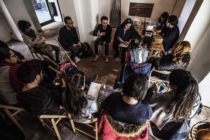  Un momento del laboratorio di videodocumentazione condotto da Maria Arena © Federica Castiglione