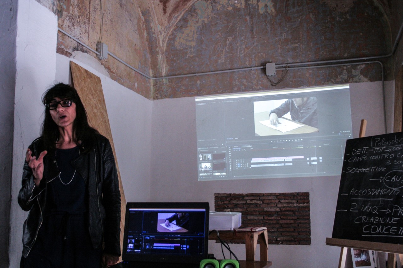  Un momento del laboratorio di videodocumentazione condotto da Maria Arena © Federica Castiglione