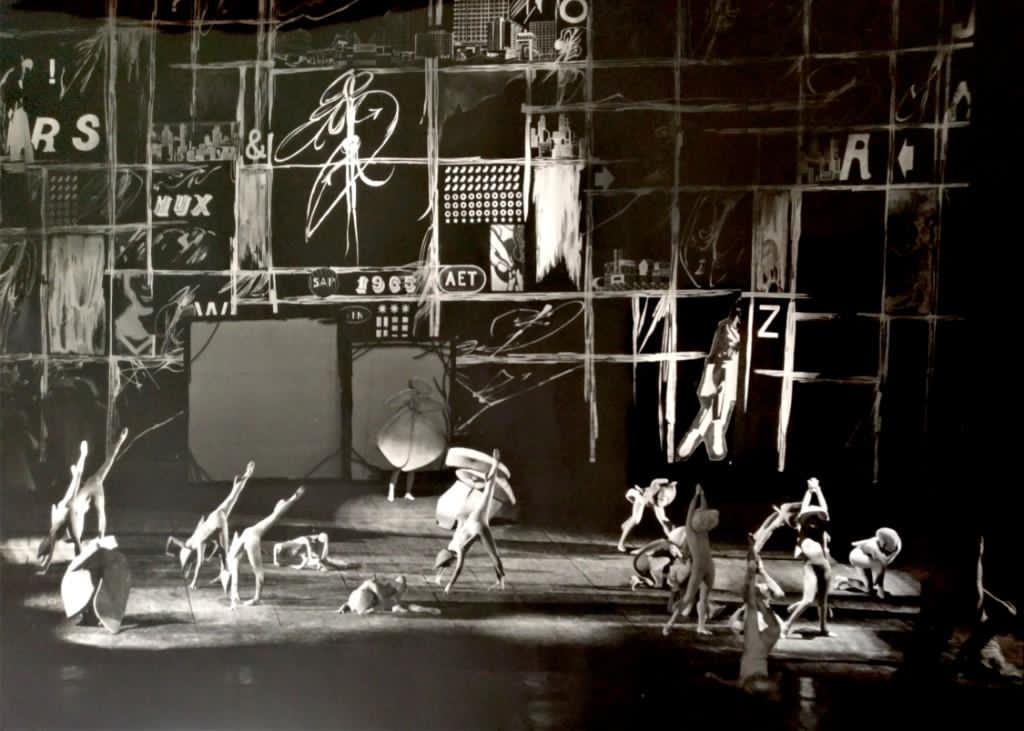 Fotografia di scena, Mutazioni, dal 27 gennaio 1965, Teatro alla Scala, Milano. Courtesy Archivio Achille Perilli, Orvieto. Fotografia di scena, Mutazioni, dal 27 gennaio 1965, Teatro alla Scala, Milano. Courtesy Archivio Achille Perilli, Orvieto.