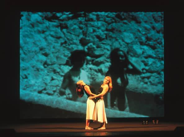 Fiorenza Menni e Chiara Lagani in una scena di Storia di un’amicizia. © Enrico Fedrigoli Fiorenza Menni e Chiara Lagani in una scena di Storia di un’amicizia. © Enrico Fedrigoli
