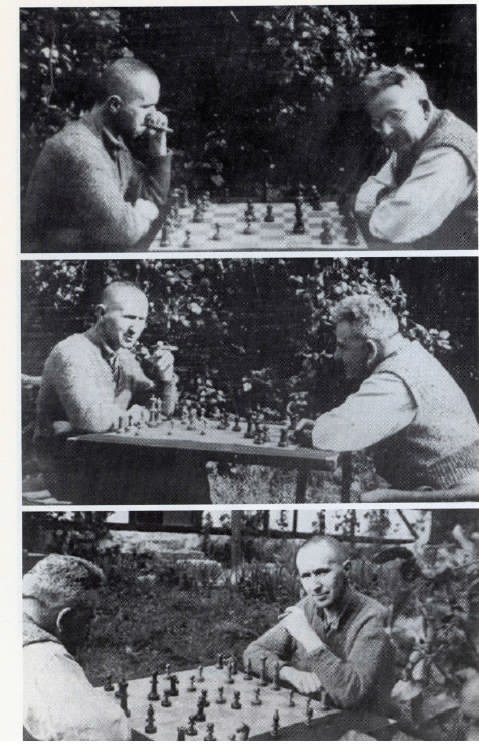 Bertolt Brecht e Walter Benjamin giocano a scacchi nel giardino della casa di Brecht a Skovsbostrand, in Danimarca, nel 1934 foto Brecht Archive Bertolt Brecht e Walter Benjamin giocano a scacchi nel giardino della casa di Brecht a Skovsbostrand, in Danimarca, nel 1934 foto Brecht Archive