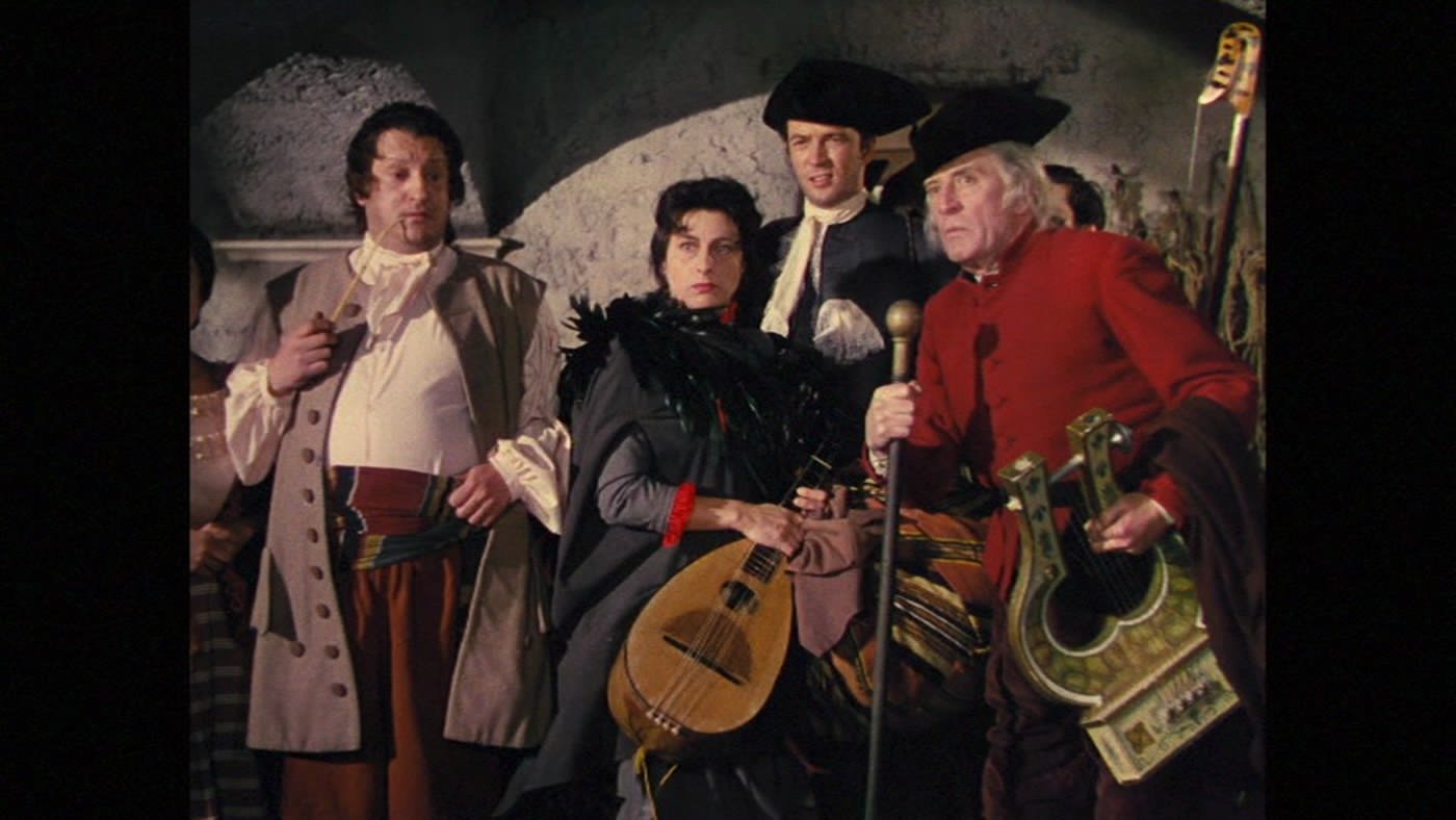 Anna Magnani, Odoardo Spadaro, Riccardo Rioli, William Tubbs in La carrozza d’oro (1952), frame Anna Magnani, Odoardo Spadaro, Riccardo Rioli, William Tubbs in La carrozza d’oro (1952), frame