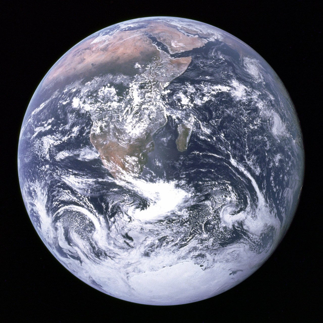 https://it.wikipedia.org/wiki/Blue_Marble#/media/File:The_Earth_seen_from_Apollo_17.jpg