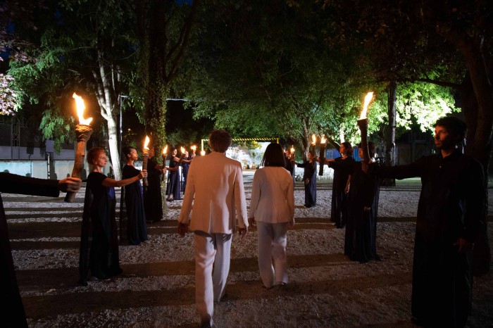 Il passaggio, a Ravenna, attraverso il ‘muro di fuoco’ dei lussuriosi (foto di S. Lelli)