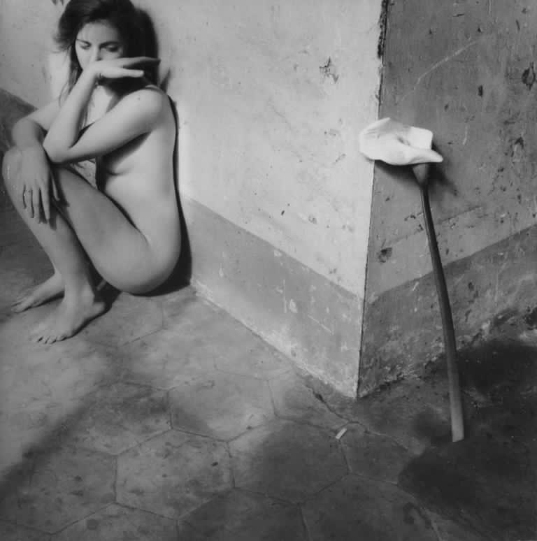 Francesca Woodman, Autoritratto con calla, 1977-1978 Francesca Woodman, Autoritratto con calla, 1977-1978