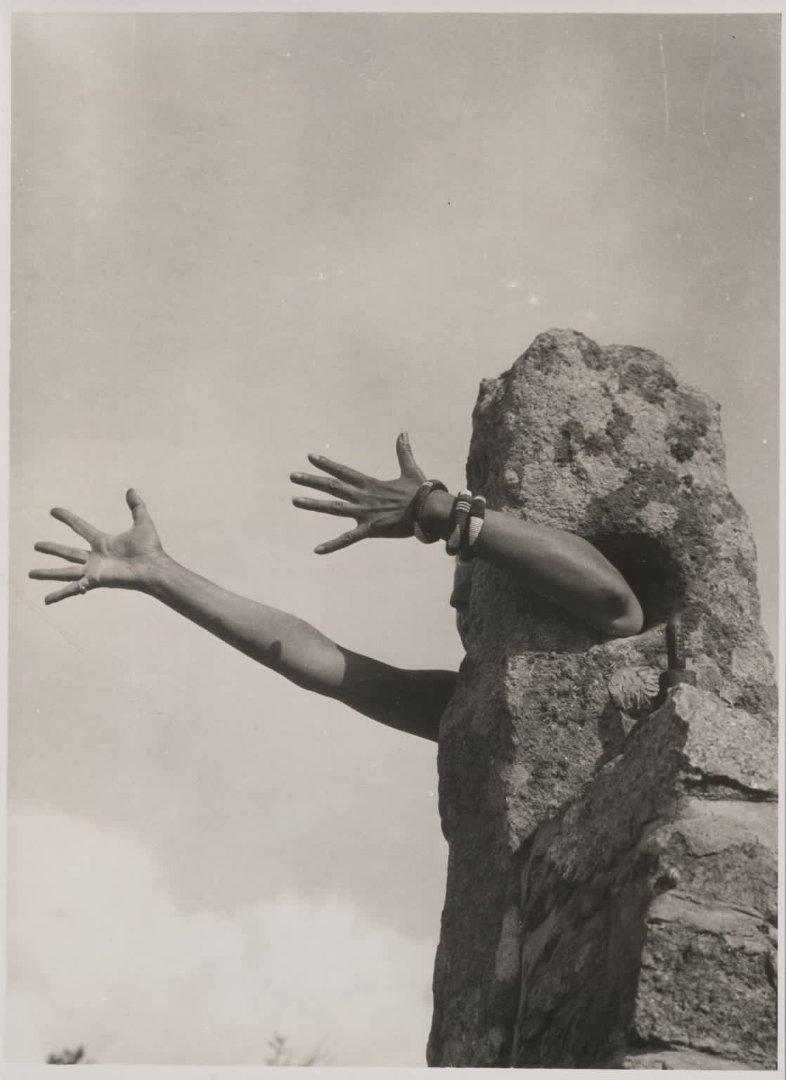 Claude Cahun, Je tends les bras, 1931-1932 Claude Cahun, Je tends les bras, 1931-1932